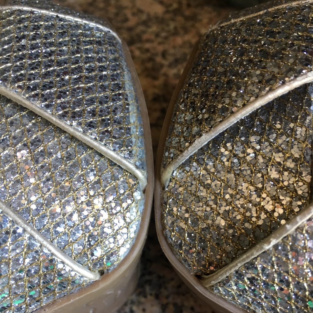 Pink & Pepper 5 Inch Gold Platforms - Picture 8 of 8
